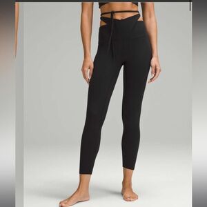 Lululemon align mid rise waist tie 4 Leggings black 25” 7/8 euc